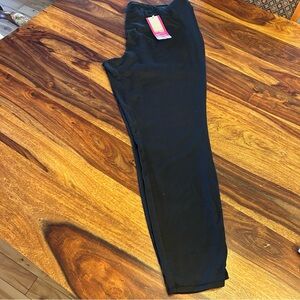 Black leggings by Wonderly